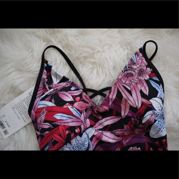 NWT - Lululemon bathing suit - size 6 - Picture 5 of 5